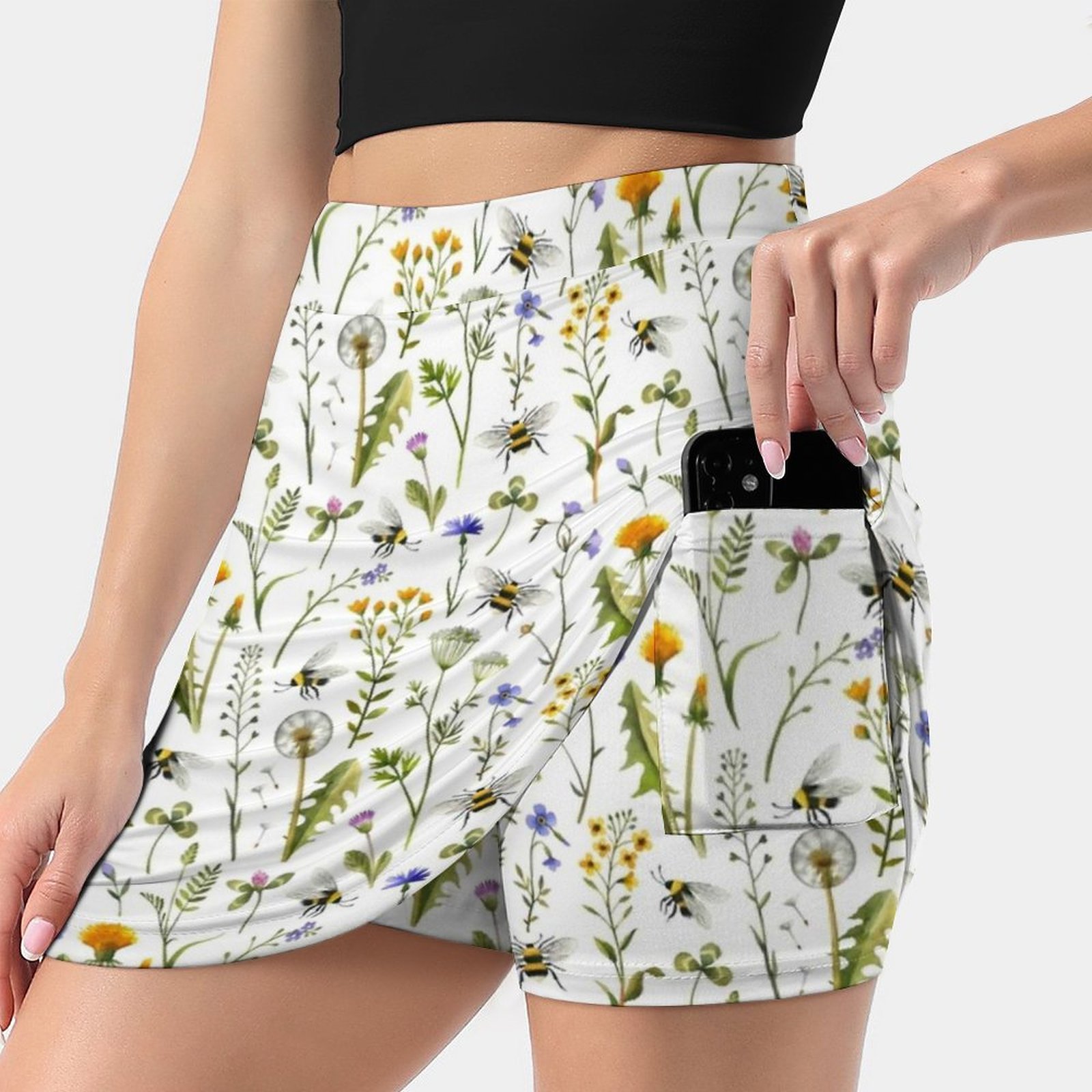 Bees And Wildflowers On White  - Badminton Minion 评论和价格
